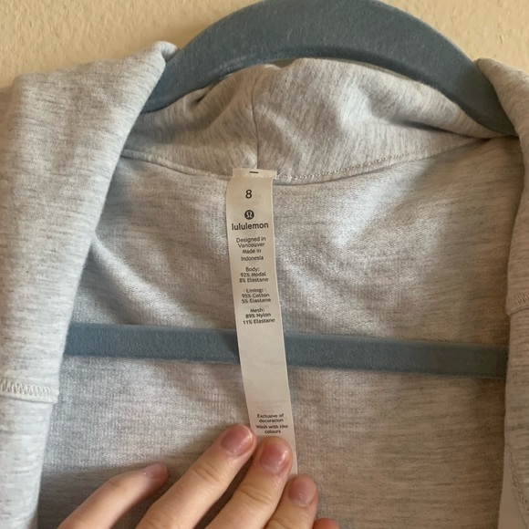 Lululemon Coast Easy Wrap. Size 8 - Picture 8 of 10